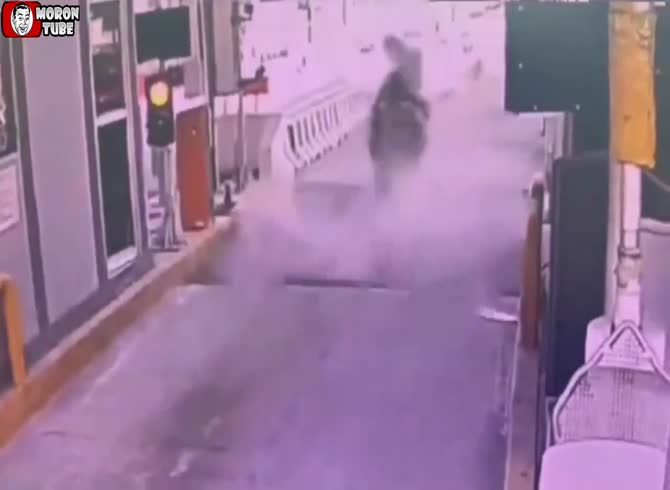 Video :These motorcyclists are paying a heavy price for attempting to get through a tollbooth that is still under construction!